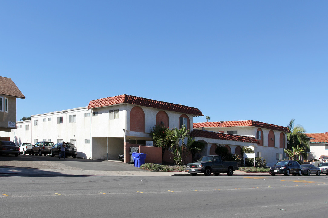 Casa De Oro in Imperial Beach, CA - Building Photo