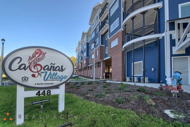 Casanas Village At Frenchtown Square in Tallahassee, FL - Foto de edificio - Building Photo