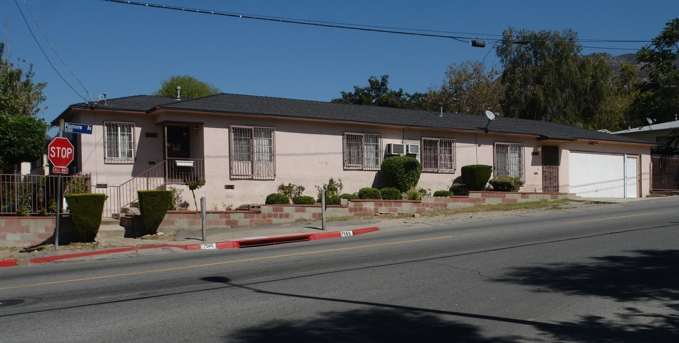 7561 Apperson St in Tujunga, CA - Building Photo