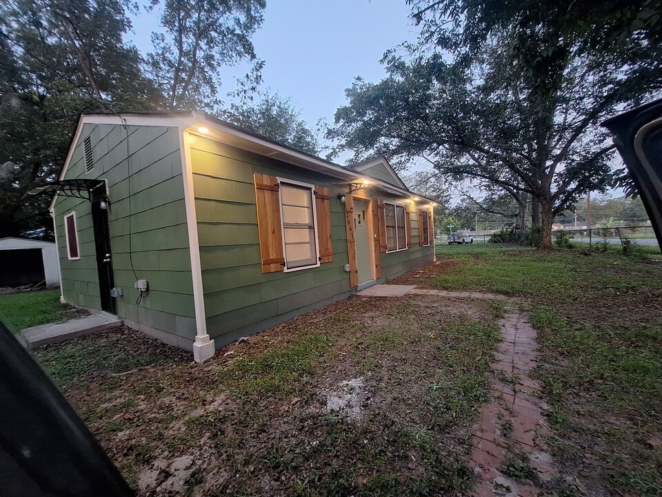 2641 Leone Dr N in Macon, GA - Foto de edificio