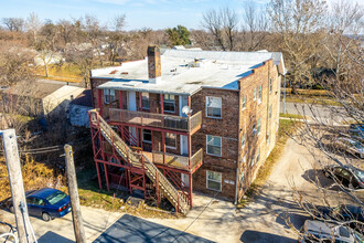 Village Green in Des Moines, IA - Foto de edificio - Building Photo