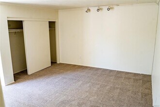 312 Paige Ln in Costa Mesa, CA - Building Photo - Building Photo