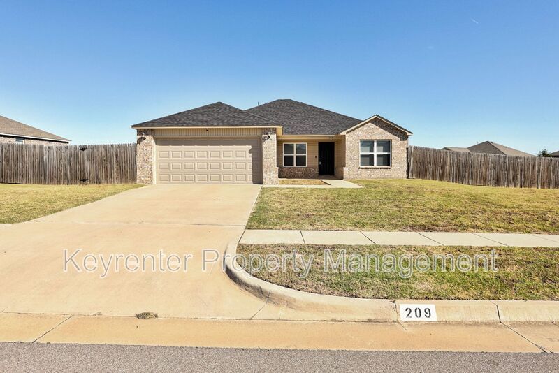 209 SE 4th St in Newcastle, OK - Building Photo