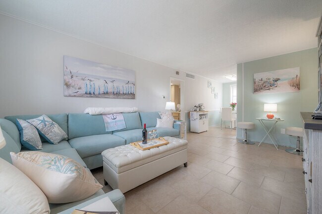 6700 Sunset Way in St Pete Beach, FL - Building Photo - Building Photo