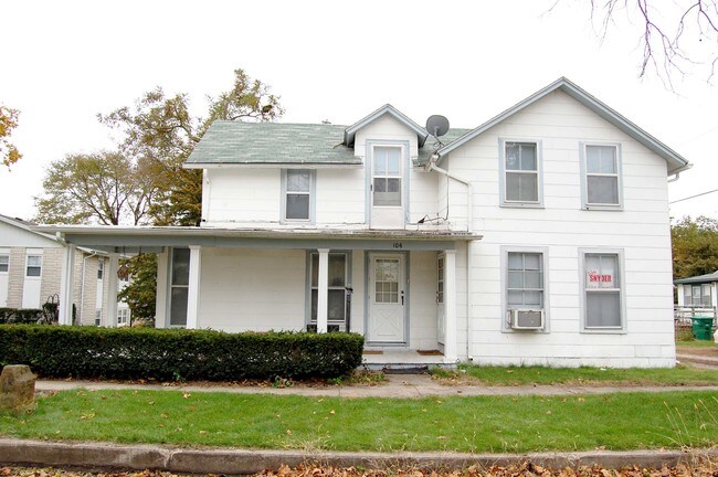 106 2nd St NW in Mitchellville, IA - Foto de edificio - Building Photo