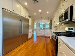 5 Strathmore Rd, Unit 3 in Brookline, MA - Building Photo - Building Photo