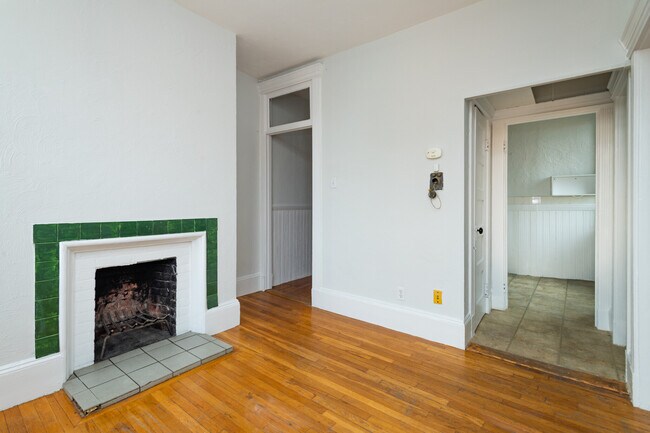 8 Myrtle St, Unit #7 in Boston, MA - Building Photo - Building Photo