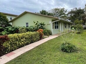 304 SW 16th Ct, Unit Apt 1 in Fort Lauderdale, FL - Building Photo - Building Photo