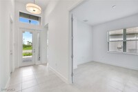 12444 Violet Way in Naples, FL - Foto de edificio - Building Photo