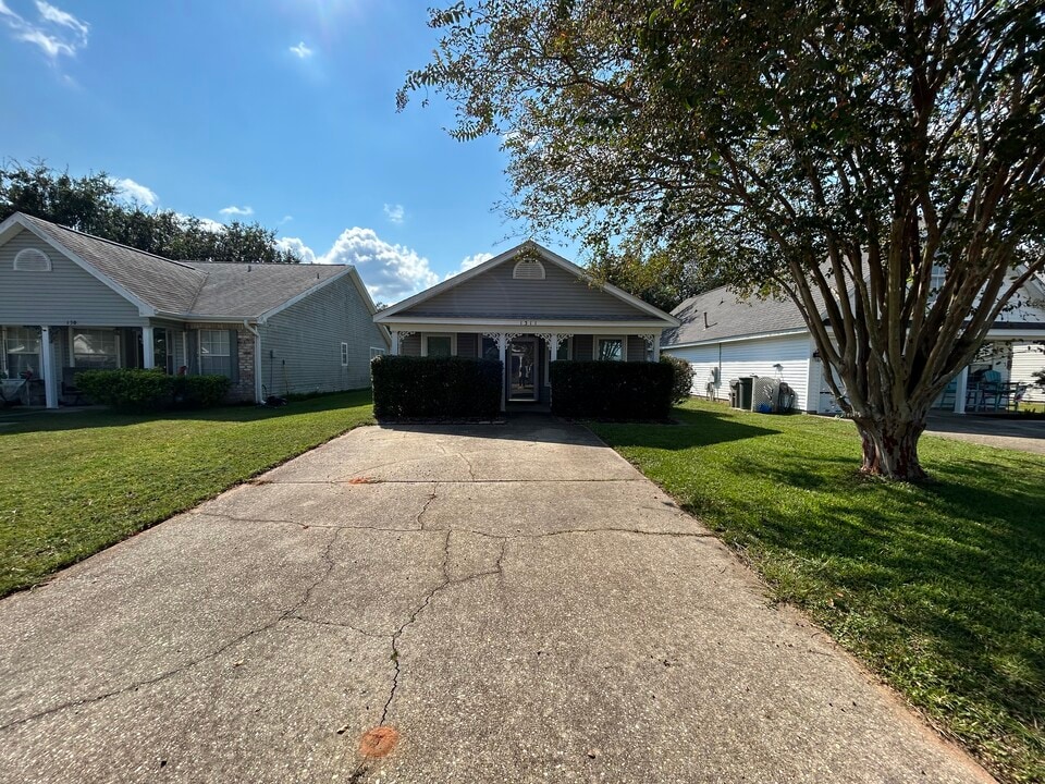 1311 Jasper St in Cantonment, FL - Building Photo
