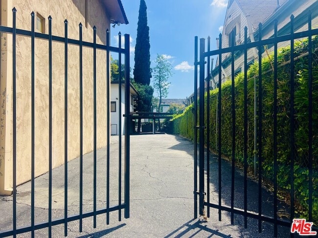 532 El Dorado St in Pasadena, CA - Building Photo - Building Photo