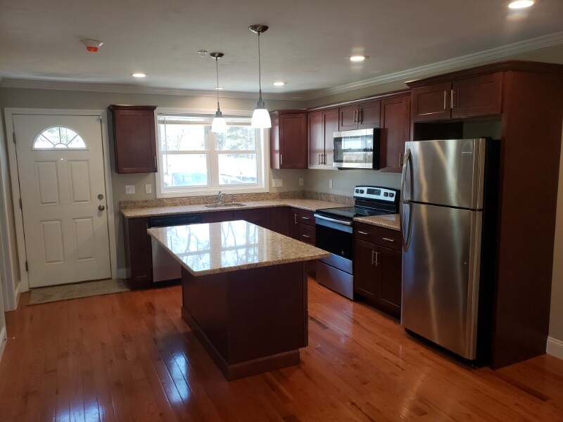 5 Twin Ponds Dr in Middleboro, MA - Foto de edificio