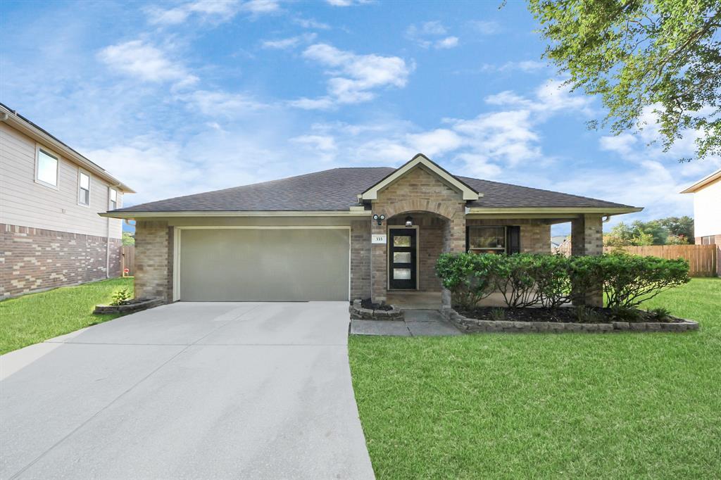 333 Mammoth Springs Ln in Dickinson, TX - Building Photo