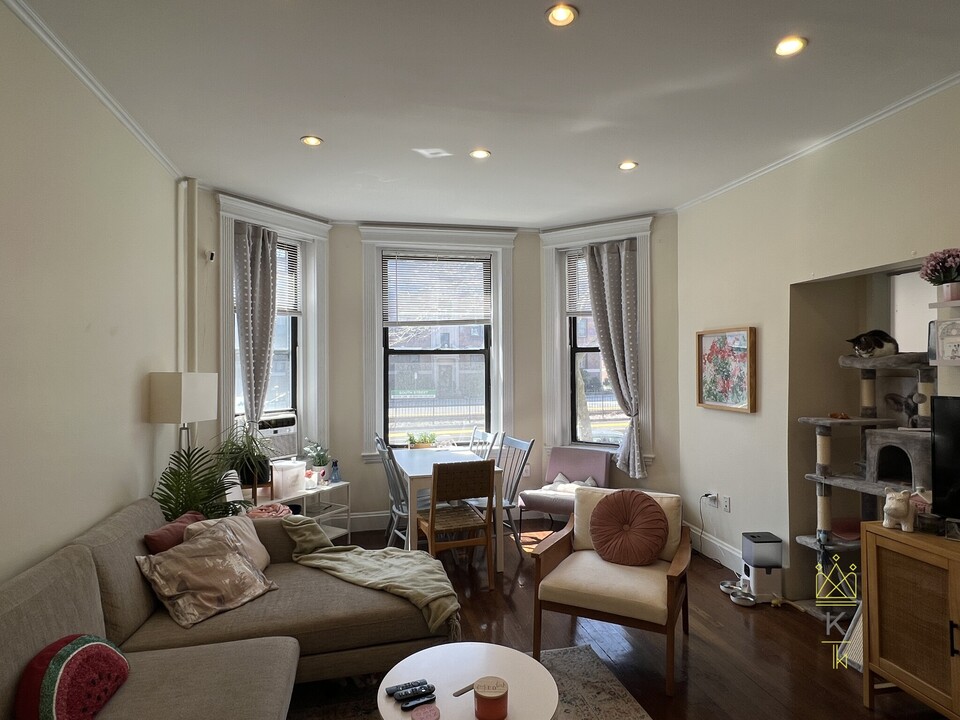 1963 Commonwealth Ave in Boston, MA - Building Photo