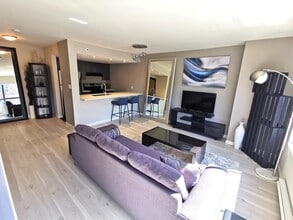 410-1060 Alberni St in Vancouver, BC - Building Photo - Building Photo