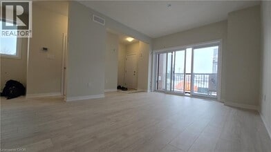 525 Erinbrook Dr in Kitchener, ON - Building Photo - Building Photo