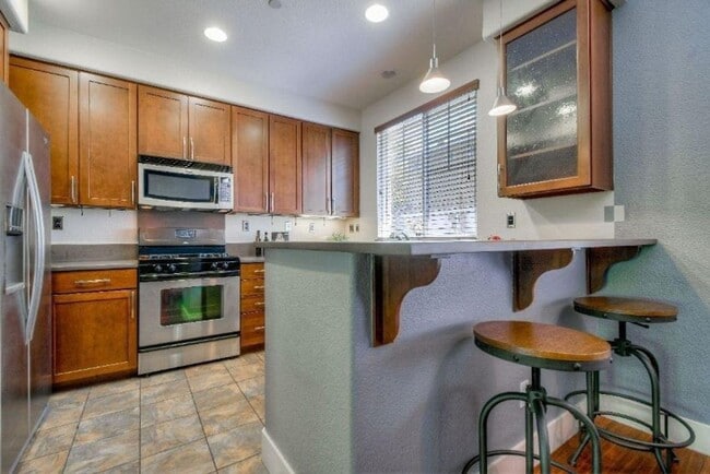 405 Washington Square in Sacramento, CA - Building Photo - Building Photo