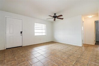 2740 38th St S in St. Petersburg, FL - Building Photo - Building Photo