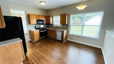 1215 Grey Rock Way in Suwanee, GA - Building Photo - Building Photo