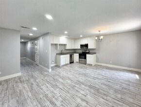 328 W Morgan St in Denison, TX - Building Photo - Building Photo