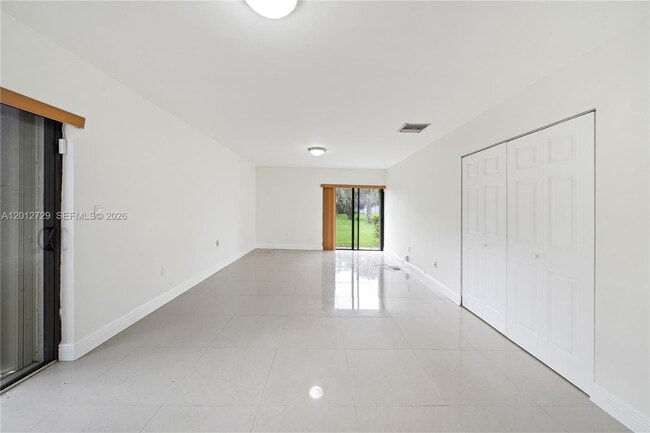 11000 SW 112th Ave in Miami, FL - Building Photo - Building Photo