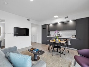 227 NE 2nd St, Unit 2706 in Miami, FL - Building Photo - Building Photo