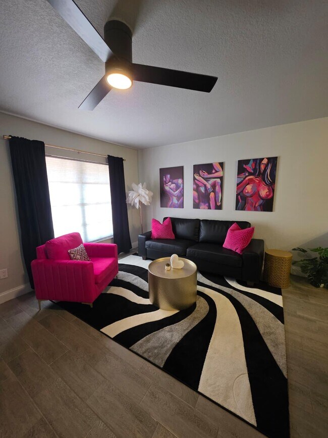 21020 Voyager Blvd, Unit 01 in Land O Lakes, FL - Foto de edificio - Building Photo