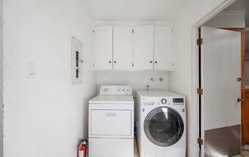 70 Tiptoe Ln in Burlingame, CA - Building Photo - Building Photo