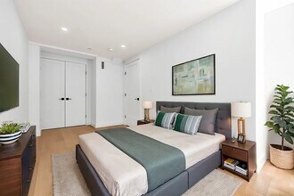 18 E 13th St in New York, NY - Building Photo - Building Photo