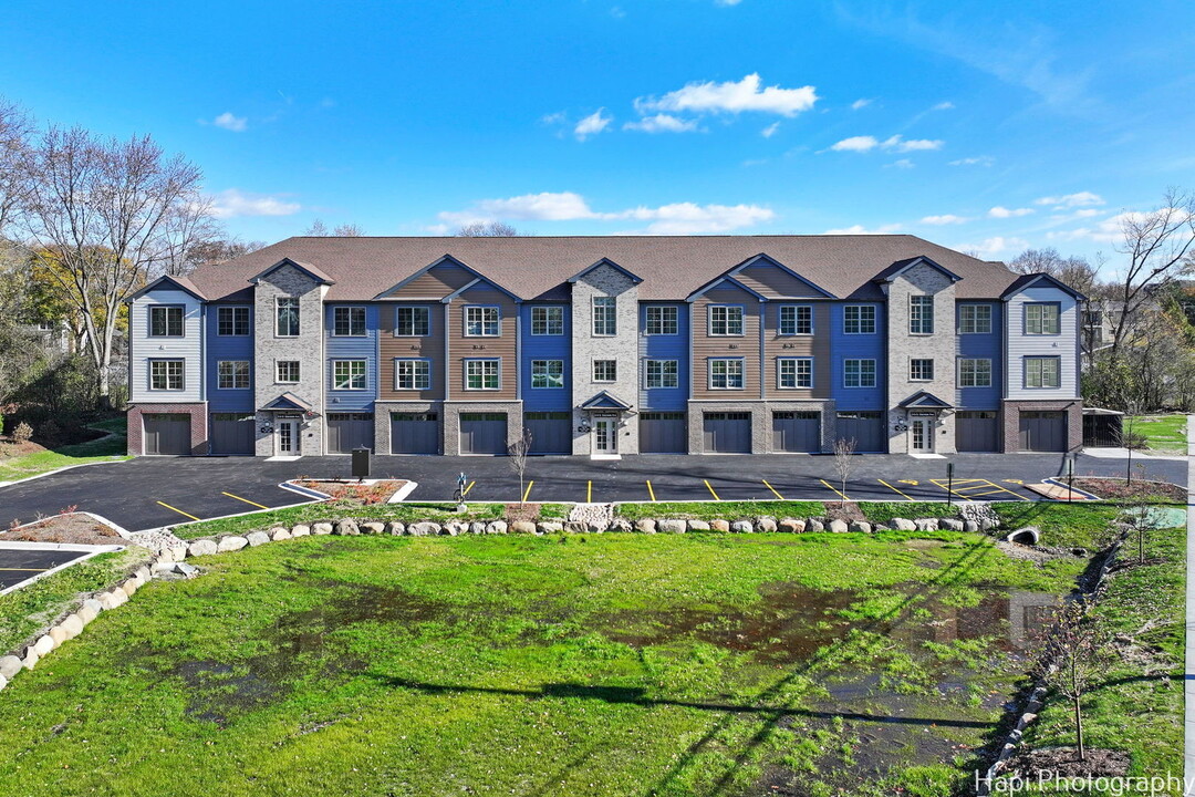 319 S Glendale Ave in Barrington, IL - Building Photo
