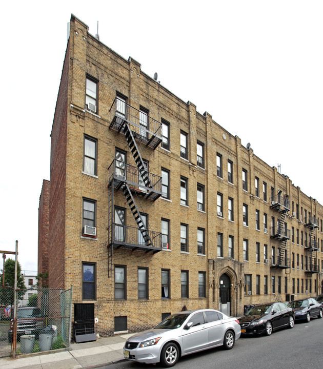 176 Linden St in Brooklyn, NY - Building Photo