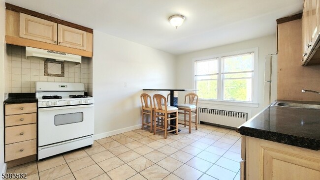 409 Market St in Elmwood Park, NJ - Building Photo - Building Photo