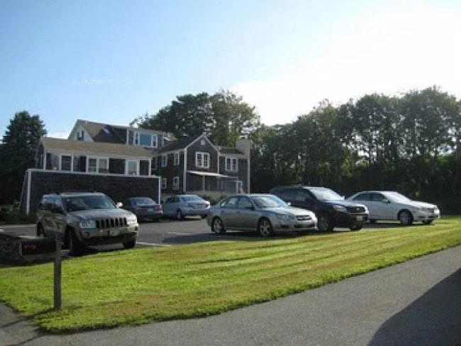 12 Statue Way in Portsmouth, RI - Building Photo - Building Photo