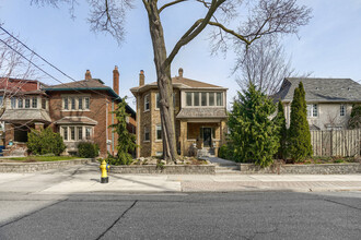 4 Oriole Gdns in Toronto, ON - Building Photo - Building Photo