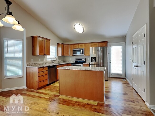 935 Chris Cir in Clearfield, UT - Building Photo - Building Photo