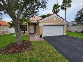 928 Falling Water Rd in Weston, FL - Building Photo