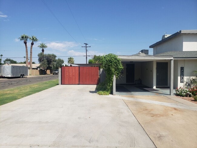 5752 W Vista Ave in Glendale, AZ - Building Photo - Building Photo