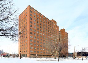Cedar Extension Hi-Rise in Cleveland, OH - Building Photo