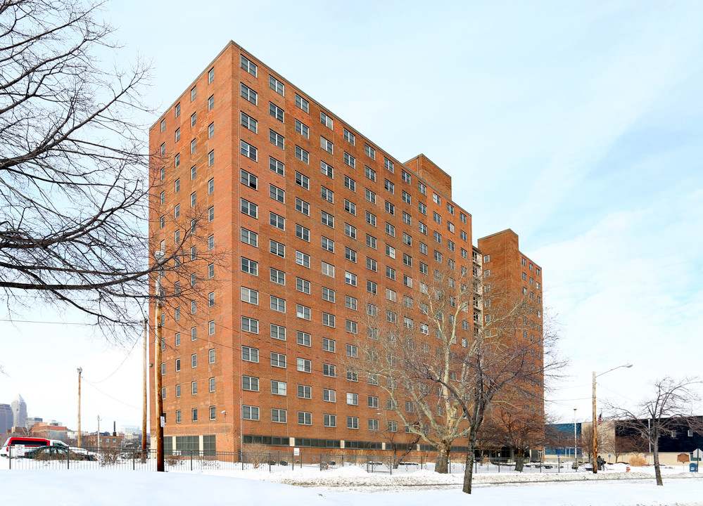 Cedar Extension Hi-Rise in Cleveland, OH - Building Photo