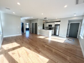 16 Baker Ct, Unit 1 in Boston, MA - Foto de edificio - Building Photo
