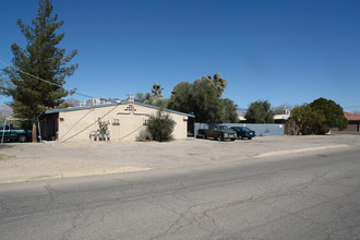 Suncrest Apartments in Tucson, AZ - Building Photo - Building Photo