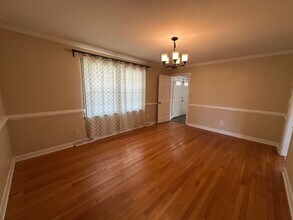 427 Elizabeth Lake Dr in Hampton, VA - Building Photo - Building Photo