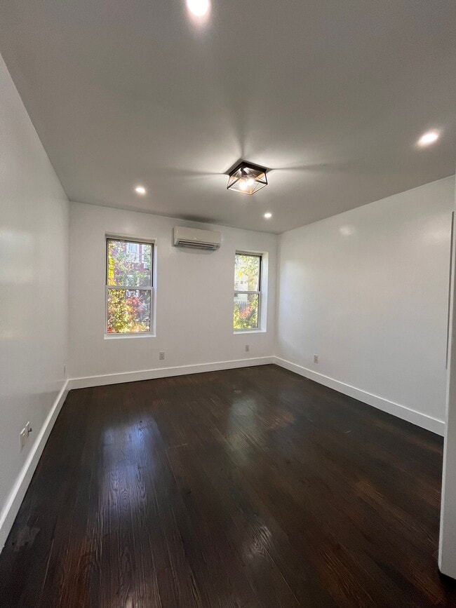 271 Hancock Ave, Unit 2 in Jersey City, NJ - Foto de edificio - Building Photo