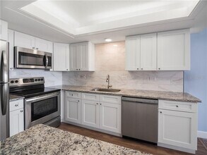 450 Treasure Island Cswy, Unit 303 in Treasure Island, FL - Building Photo - Building Photo