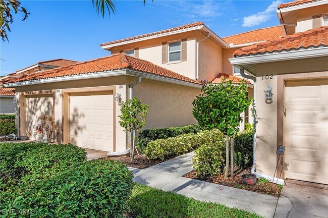 280 Robin Hood Cir in Naples, FL - Building Photo - Building Photo