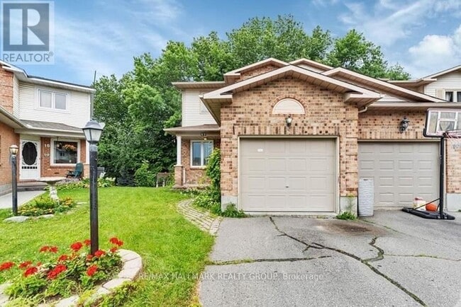 property at 17 Ravenscroft Ct