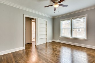 5740 S Stony Island Ave-Unit -40 3E in Chicago, IL - Foto de edificio - Building Photo