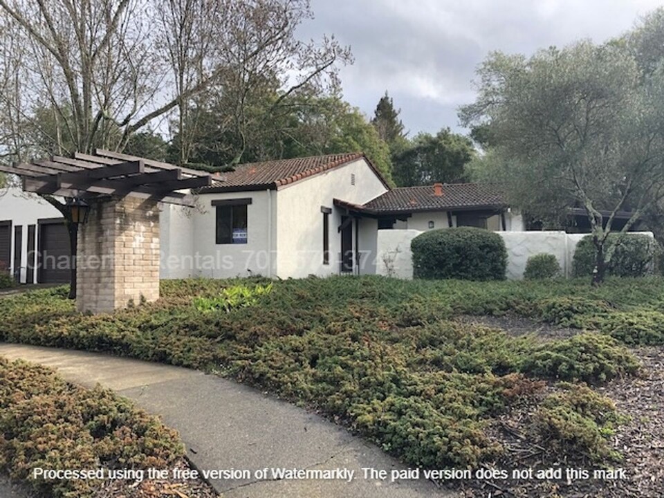 920 Shady Oak Dr in Santa Rosa, CA - Building Photo