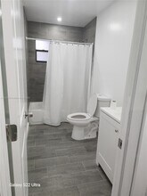 1371 NE 144th St in Miami, FL - Foto de edificio - Building Photo