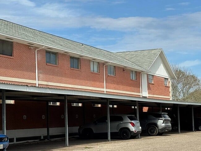 Colonial Arms Apartments